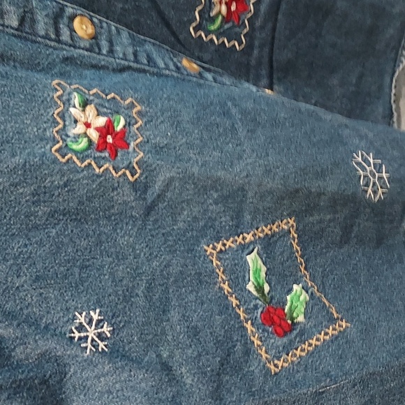 Christmas Themed Embroidered Blue Medium Washed Denim Long Sleeve Shirt Size M - Picture 2 of 7